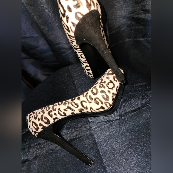 Guess Peep Toe Leopard Print Real Cow Fur Tall Platform Heels Size 5.5M - Picture 5 of 6